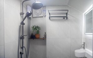 Room 100 (1st fl.) Tower A | Bathroom