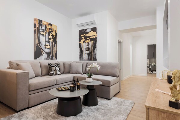 Living area - Aura Airport Suite, Bill & John Villas (Spata - Artemida)