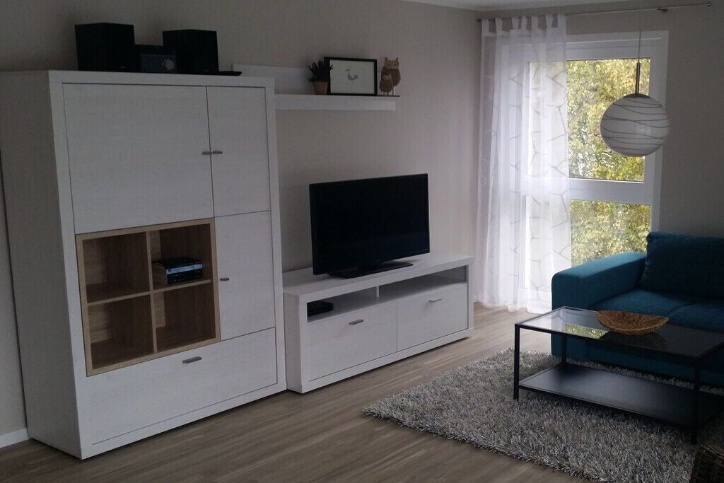 Smart TV, books, stereo
