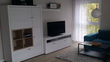 Smart TV, books, stereo