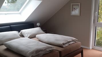 Iron/ironing board, free WiFi, bed sheets