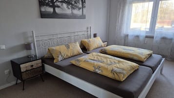 Iron/ironing board, free WiFi, bed sheets
