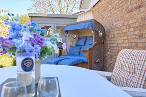 Outdoor dining - Feriendorf Südstrand - Sun, beach & sauna - Lütt Strandhuus Pelzerhaken with (Neustadt in Holstein)