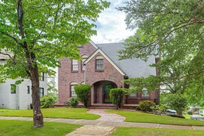 Exterior - 2 Mi to Uptown! Group-Friendly Home w/ Game Room (Birmingham)