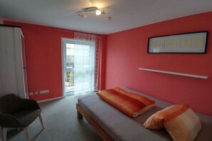 Room - Holiday apartment with 2 bedrooms (Radolfzell)