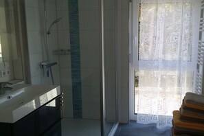 Bathroom - Holiday apartment with 2 bedrooms (Radolfzell)