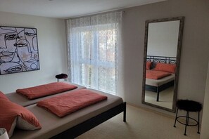 Ferros/tábuas de passar roupa, Wi-Fi de cortesia, roupa de cama