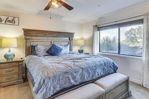 Internet, bed sheets - Golf, Boat, Swim! Walkable Lake Havasu Getaway (Lake Havasu City)