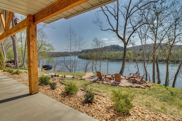 Terrace/patio - 'CopperTop Cabin' Waterfront White River Retreat (Norfork)