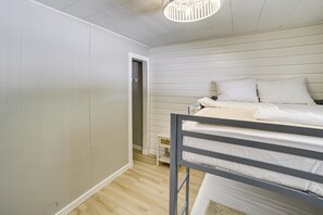 Room - Boat & Fish! Lakefront Kimberling Cove Resort Unit (Kimberling City)