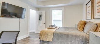 Great for Groups! Greensboro Getaway, 1 Mi to Dtwn