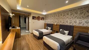 Basic Double Room | Laptop workspace, free WiFi