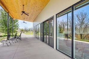 Terrace/patio - Mtn & Creek Views! Harrisonburg Escape on 10 Acres (Harrisonburg)