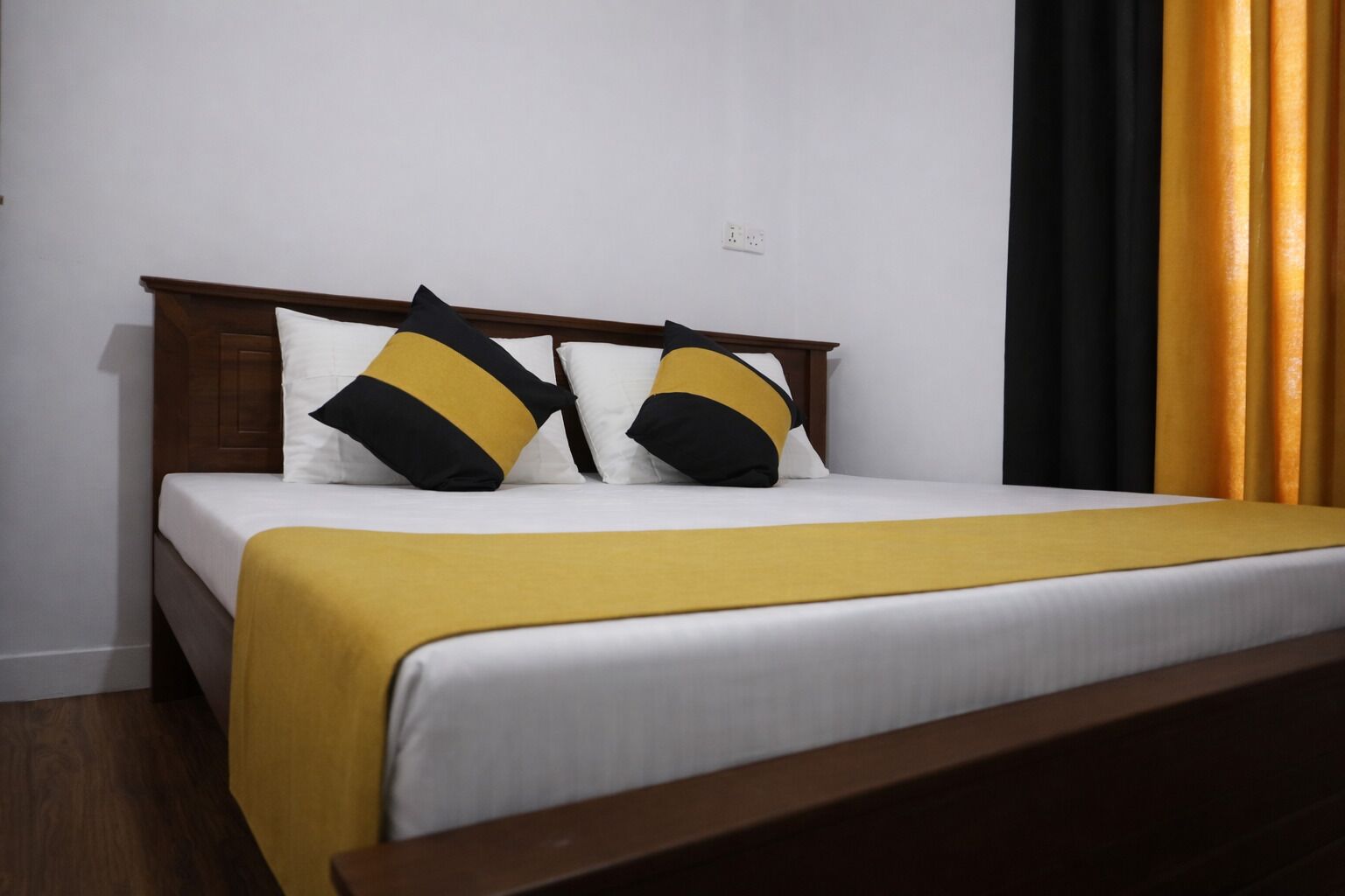 Basic-Doppelzimmer | Schreibtisch, laptopgeeigneter Arbeitsplatz, schallisolierte Zimmer