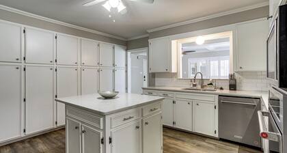 3 Mi to Dtwn Alexandria: Family Home w/ Hot Tub!