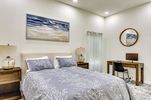 Modern Getaway w/ Private Patio & Grill in McAllen