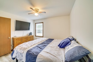Iron/ironing board, internet, bed sheets