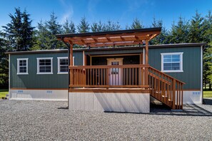 Exterior - Private Yard w/ Games! Family Getaway in Forks (Forks)