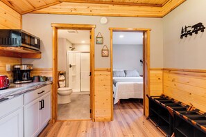 Room - Private Yard w/ Games! Family Getaway in Forks (Forks)
