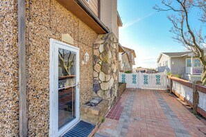 Exterior detail - Stroll to Shore: Villas Escape w/ Private Patio! (Villas)