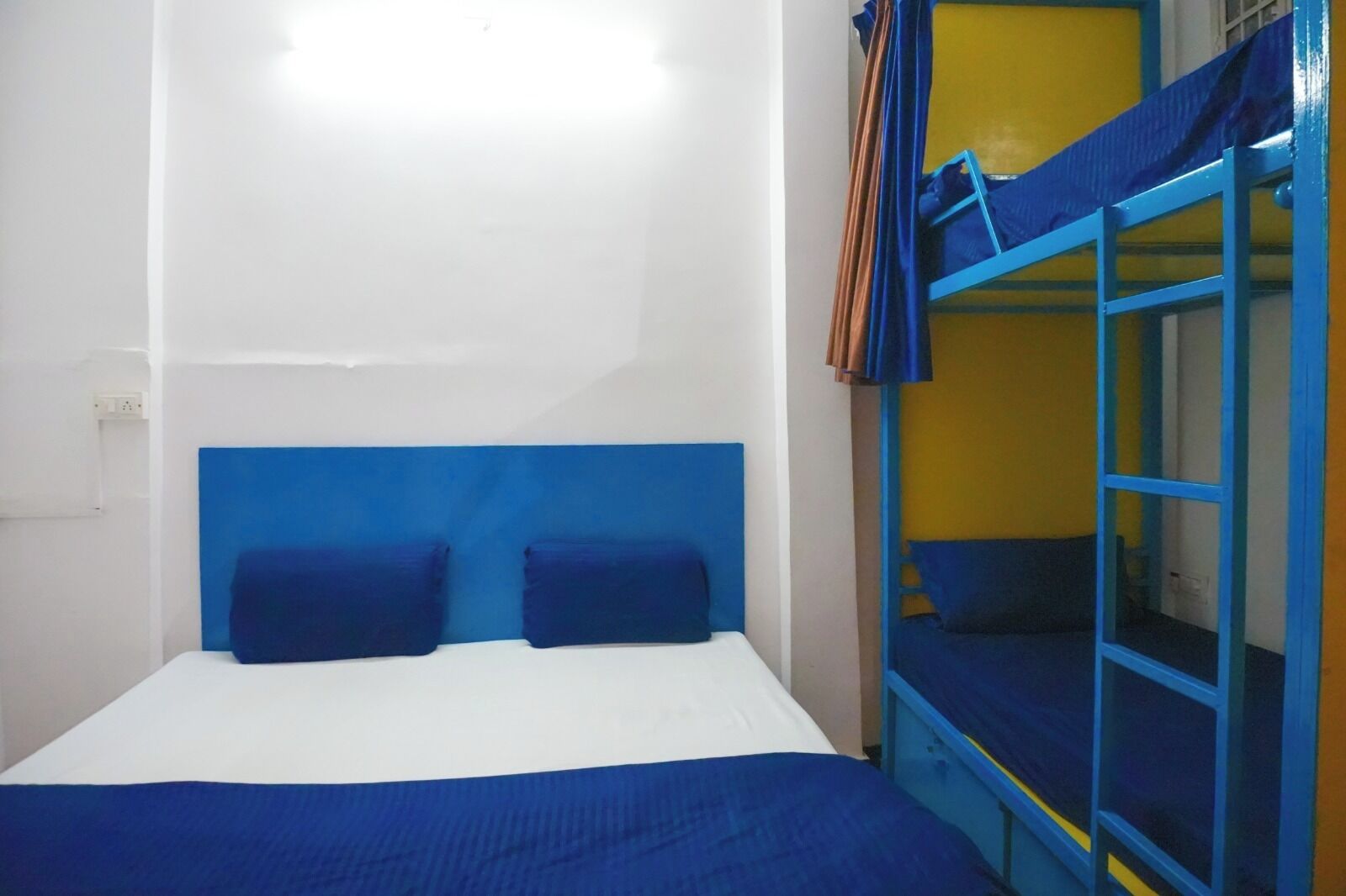 Deluxe Quadruple Room | Desk, laptop workspace, free WiFi