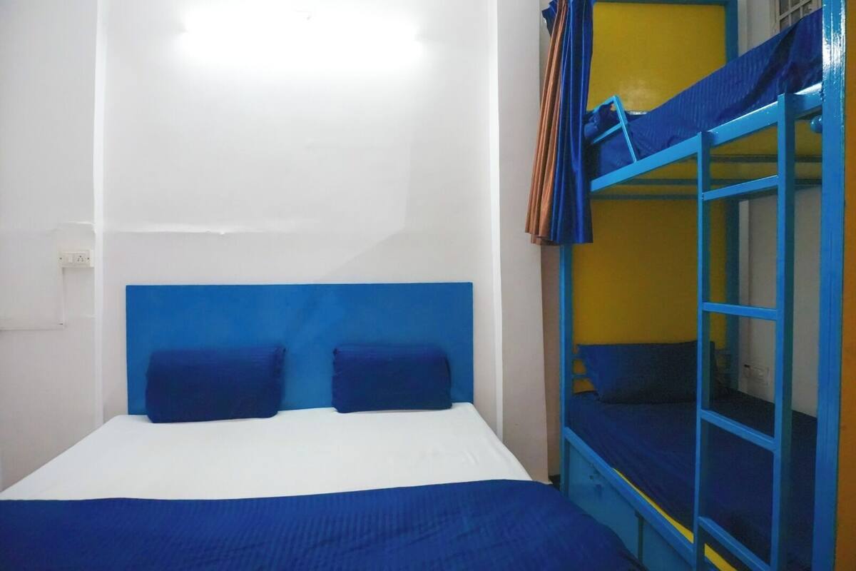 Deluxe Quadruple Room | Desk, laptop workspace, free WiFi
