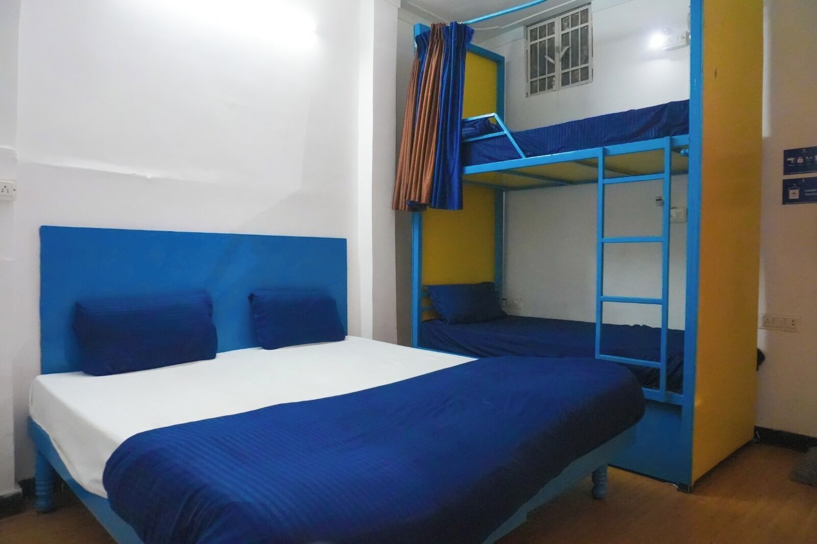 Habitación cuádruple Deluxe | Escritorio, espacio para trabajar con un portátil, wifi gratis