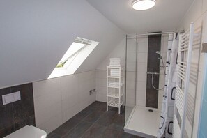 Shower, hair dryer - Coastal Holiday Apartment in Glowe (Glowe)