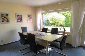 Dining - Elegant Holiday Home in Ganderkesee (Ganderkesee)