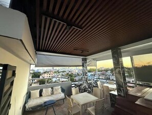 Outdoor dining - Luxurious apartment (Santo Domingo)