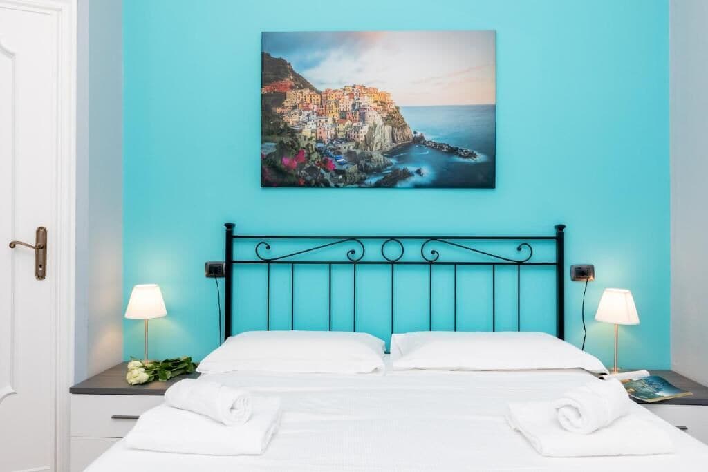 Doppia Superior, bagno privato, vista città (N4) | Postazione laptop, tende oscuranti, ferro/asse da stiro, Wi-Fi gratuito