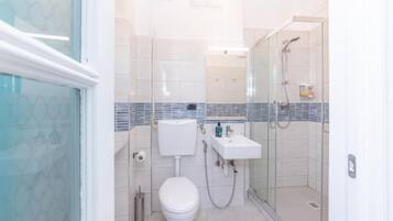 Chambre Double Affaires, salle de bains privée (N1) | Salle de bain