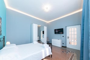 Perhestudio, oma kylpyhuone, kaupunkinäköala (N5) | Kannettavalle tietokoneelle sopiva työtila, pimennysverhot