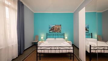 Studio Familial, salle de bains privée, vue ville (N5)