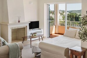 Iron/ironing board, WiFi, bed sheets - Villa with stunning Ocean Views & Priv. Heated Pool (Luz)