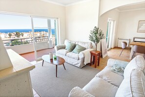 Smart TV - Villa with stunning Ocean Views & Priv. Heated Pool (Luz)