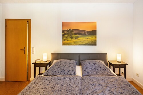 Appartement 'Fewo Veischedetal Im Sauerland' avec terrasse privée, jardin commun et Wi-Fi