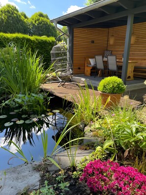 Outdoor dining - Apartment 'Fewo Veischedetal Im Sauerland' with Private Terrace, Shared Garden and Wi-Fi (Lennestadt)