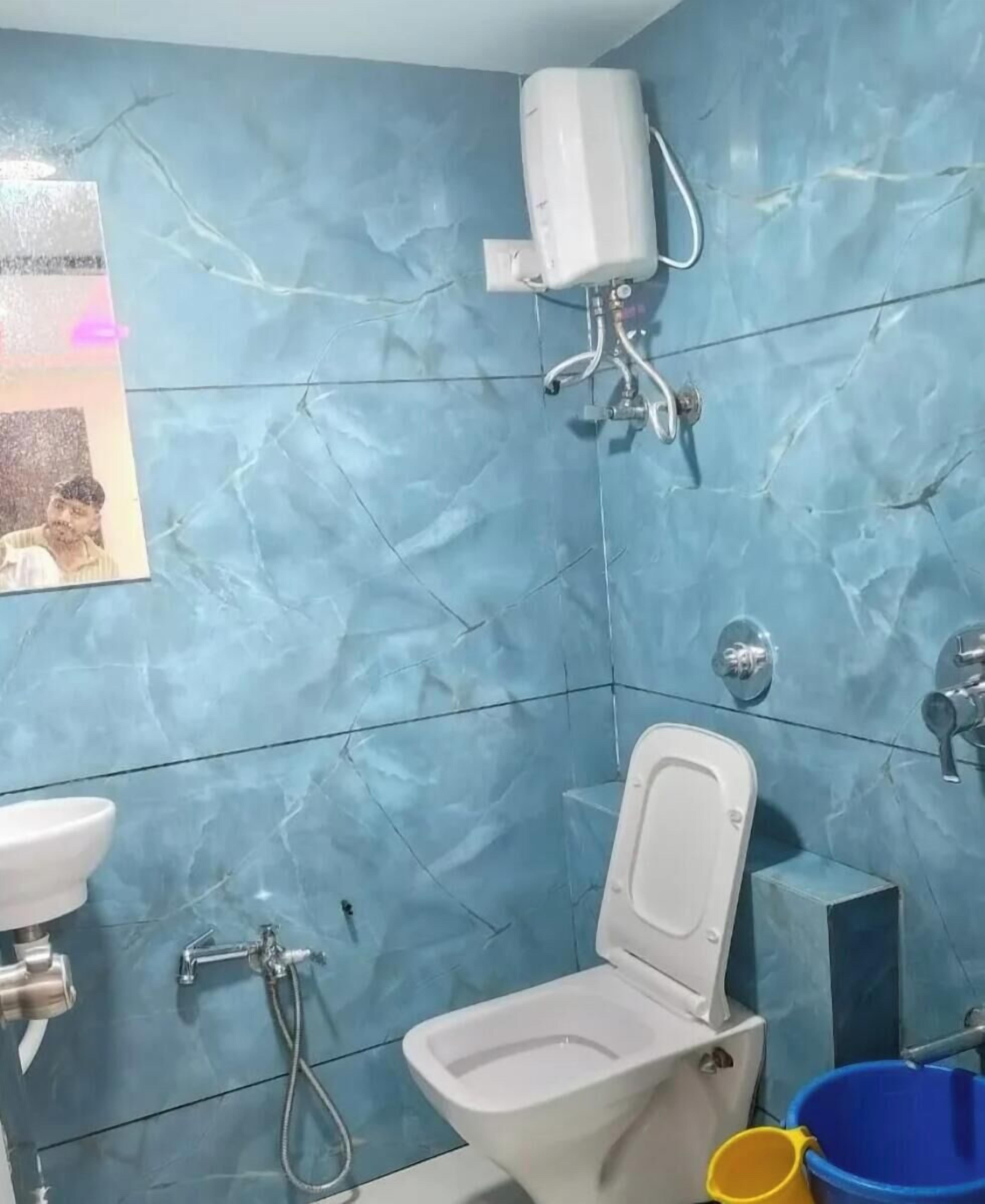 Standard Room | Bathroom | Shower, rainfall showerhead, free toiletries, towels