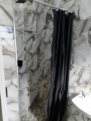 Bathroom - Room-welcome to Springforth Guesthouse (Cape Town)