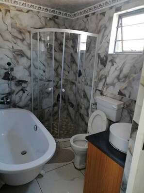 Room, 1 Bedroom, Accessible, Smoking | Bathroom