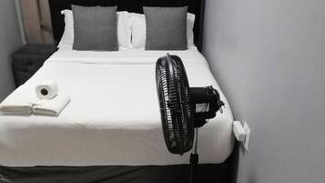 Room, 1 Bedroom, Accessible, Smoking | 1 bedroom