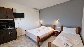 Tripla Deluxe, balcone, vista giardino | Wi-Fi gratuito, lenzuola