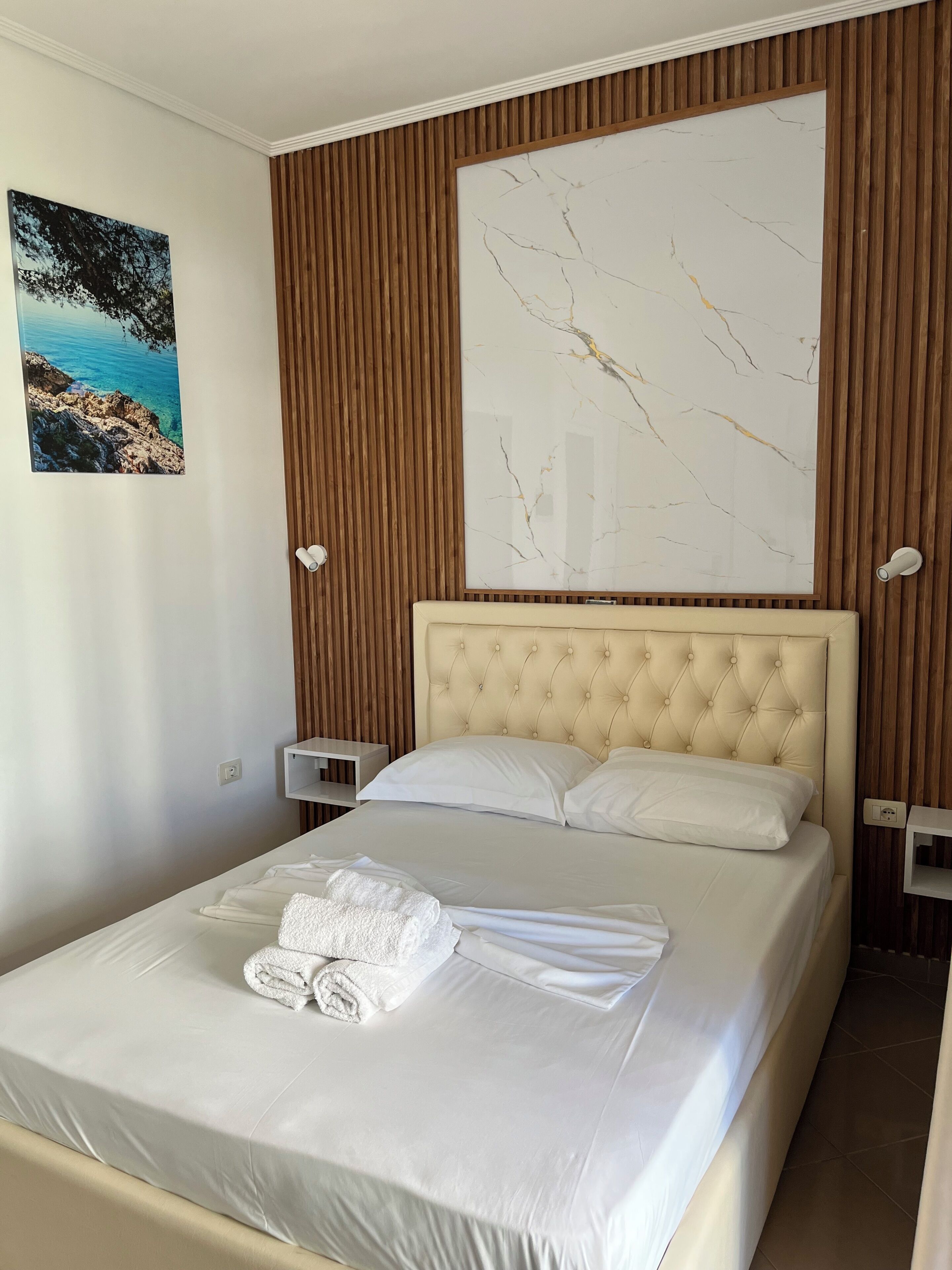 Deluxe Double Room, Balcony, City View | Free WiFi, bed sheets