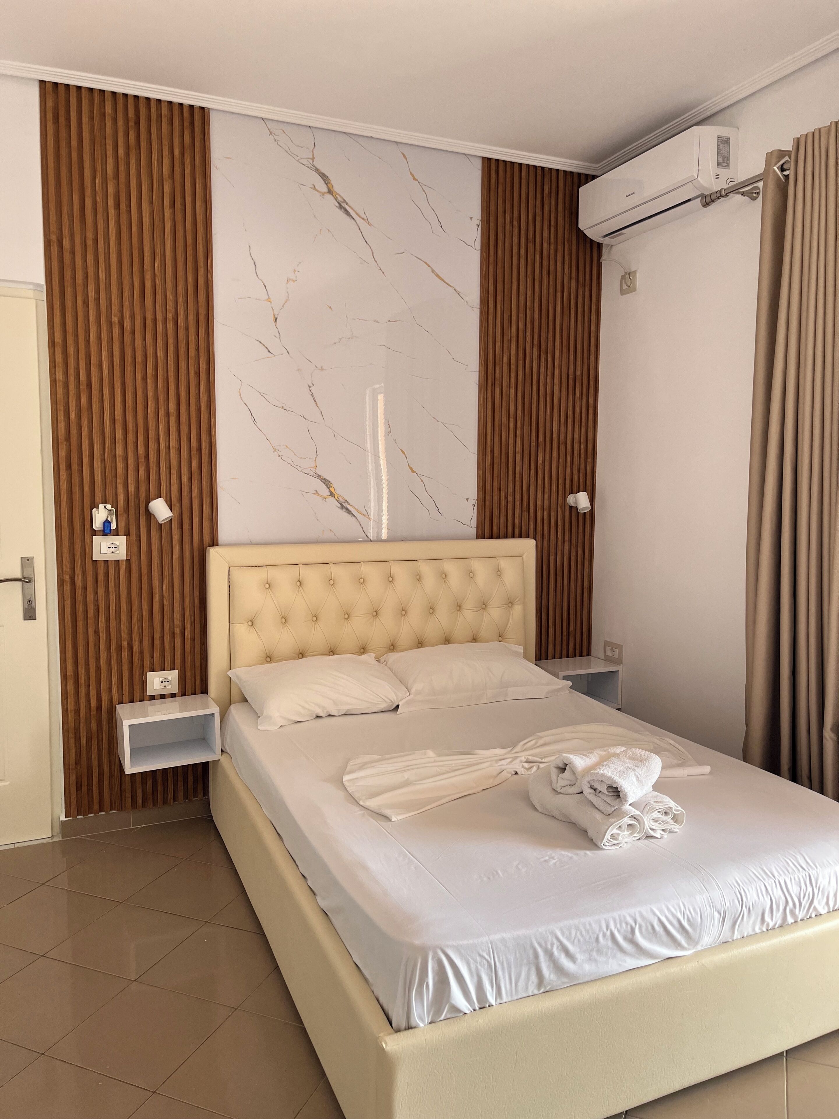Deluxe Triple Room, Balcony, Lake View | Free WiFi, bed sheets