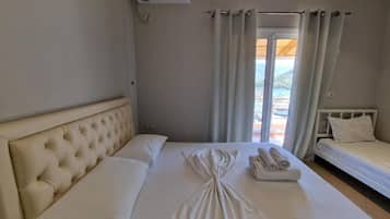 Deluxe Triple Room, Balcony, Lake View | Free WiFi