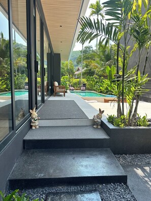 Exterior detail - Spacious 4-bedroom villa Naiton beach Phuket (Tambon Sa Khu)