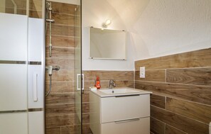 Shower - 1 bedroom amazing apartment in Moriani-Plage (Moriani-Plage)