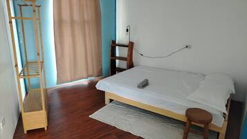 2 bedrooms, iron/ironing board, Internet, bed sheets