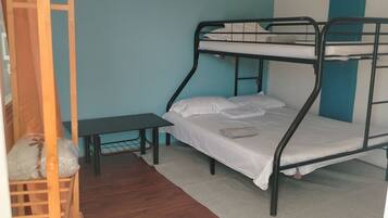 2 bedrooms, iron/ironing board, Internet, bed sheets